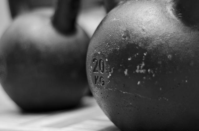 2. ⁢Hogyan kezdjük el a kettlebell gyakorlatokat megfelelően?